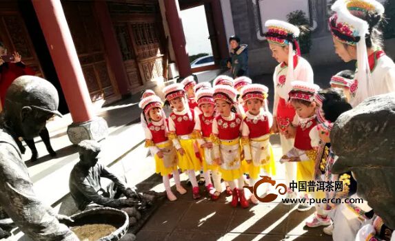 “小小茶人”幼儿茶艺班走进下关沱茶