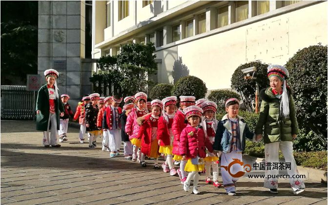 “小小茶人”幼儿茶艺班走进下关沱茶