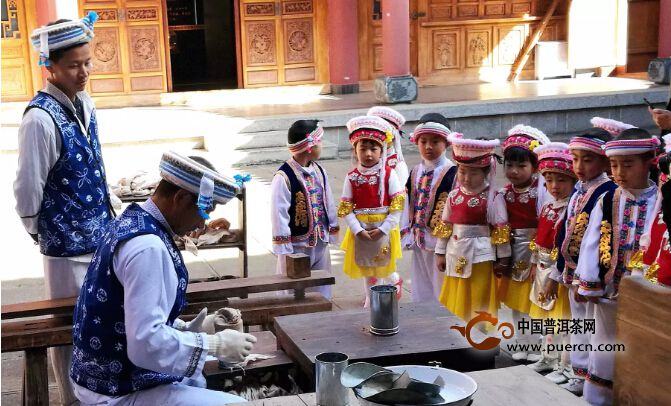 “小小茶人”幼儿茶艺班走进下关沱茶