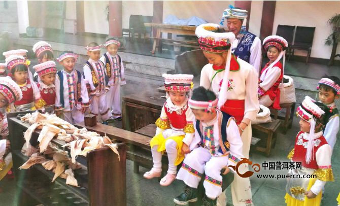 “小小茶人”幼儿茶艺班走进下关沱茶