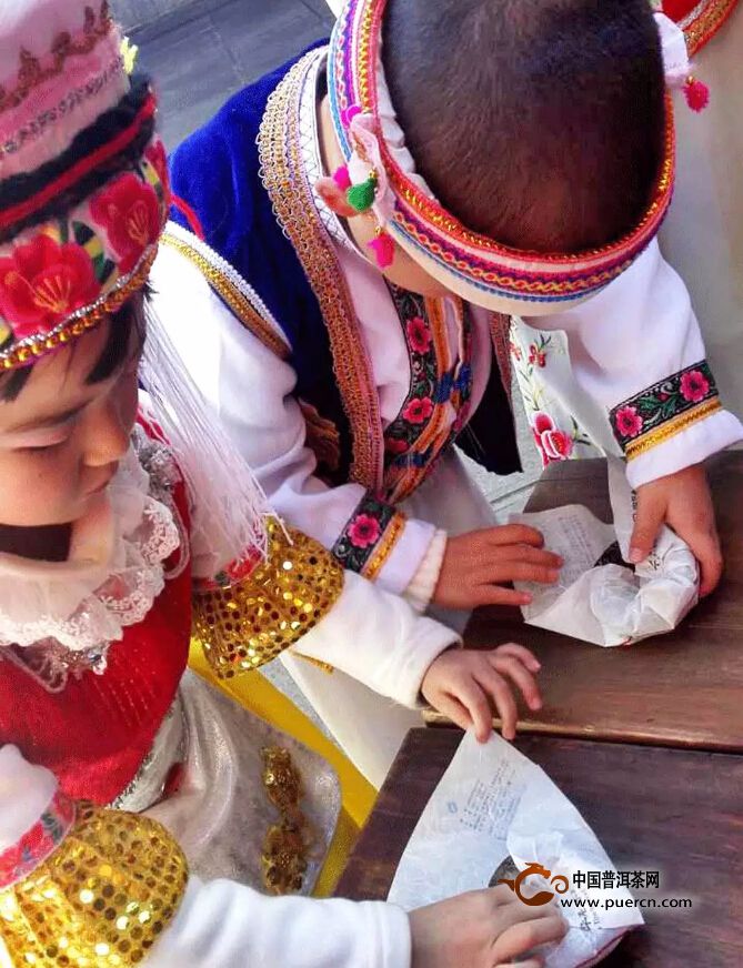 “小小茶人”幼儿茶艺班走进下关沱茶